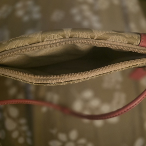 Coach Beige and Salmon Pink Signature Clutch Wristlet EUC - Picture 6 of 11